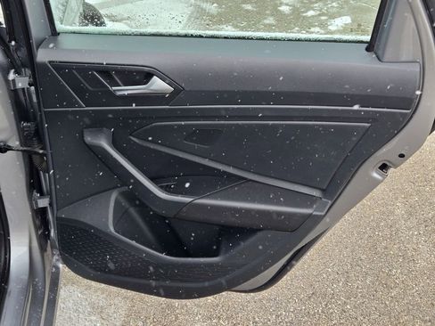 Used 2024 Volkswagen Jetta SE image 10