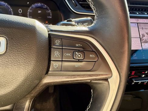 Used 2022 Jeep Grand Cherokee Limited image 20