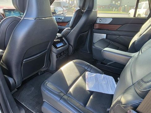 Used 2024 Lincoln Navigator Reserve image 8