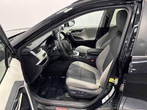 Used 2021 Toyota RAV4 XLE AWD/4WD image 11
