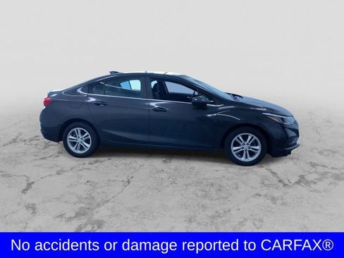 Used 2017 Chevrolet Cruze LT image 2