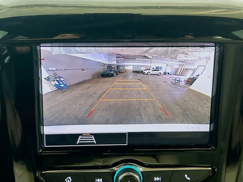 Used 2022 Chevrolet Traverse LS FWD image 9
