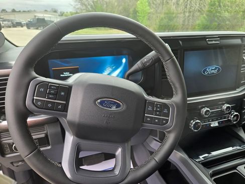 New 2026 Ford F350 4x4 Crew Cab DRW Super Duty image 9