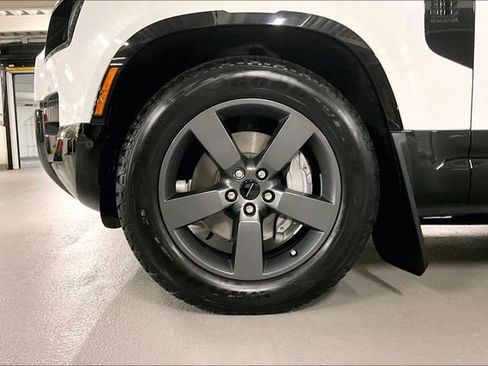 Certified 2026 Land Rover Defender 110 X-Dynamic SE AWD/4WD image 8