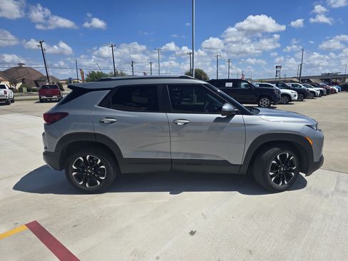 Used 2023 Chevrolet TrailBlazer LT w/ Convenience Package image 2