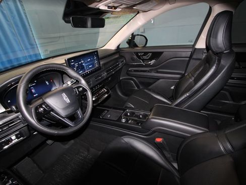 Used 2024 Lincoln Corsair AWD w/ Equipment Group 101A image 2