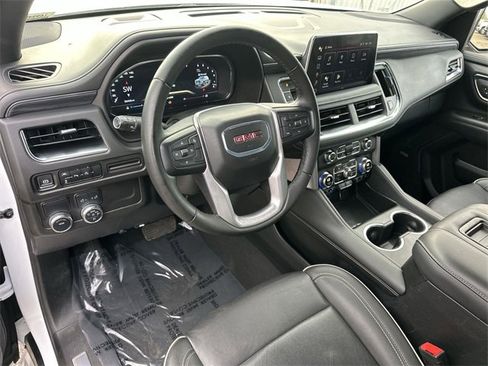 Used 2024 GMC Yukon SLT image 9