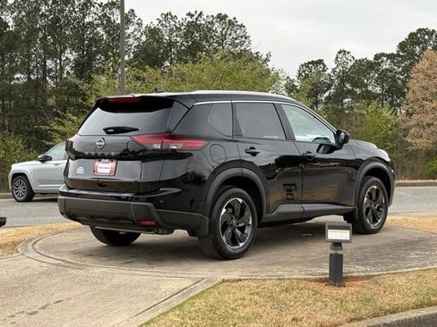 Used 2025 Nissan Rogue SV w/ SV Premium Package image 7