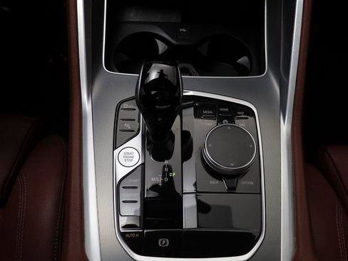 Used 2022 BMW X6 xDrive40i w/ Premium Package image 11