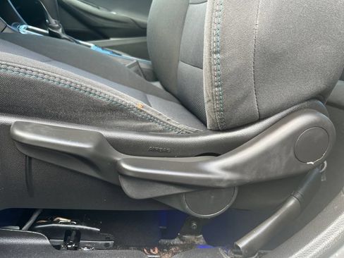 Used 2017 Chevrolet Cruze LT FWD image 16
