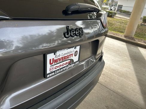 Used 2023 Jeep Cherokee Altitude Lux image 20