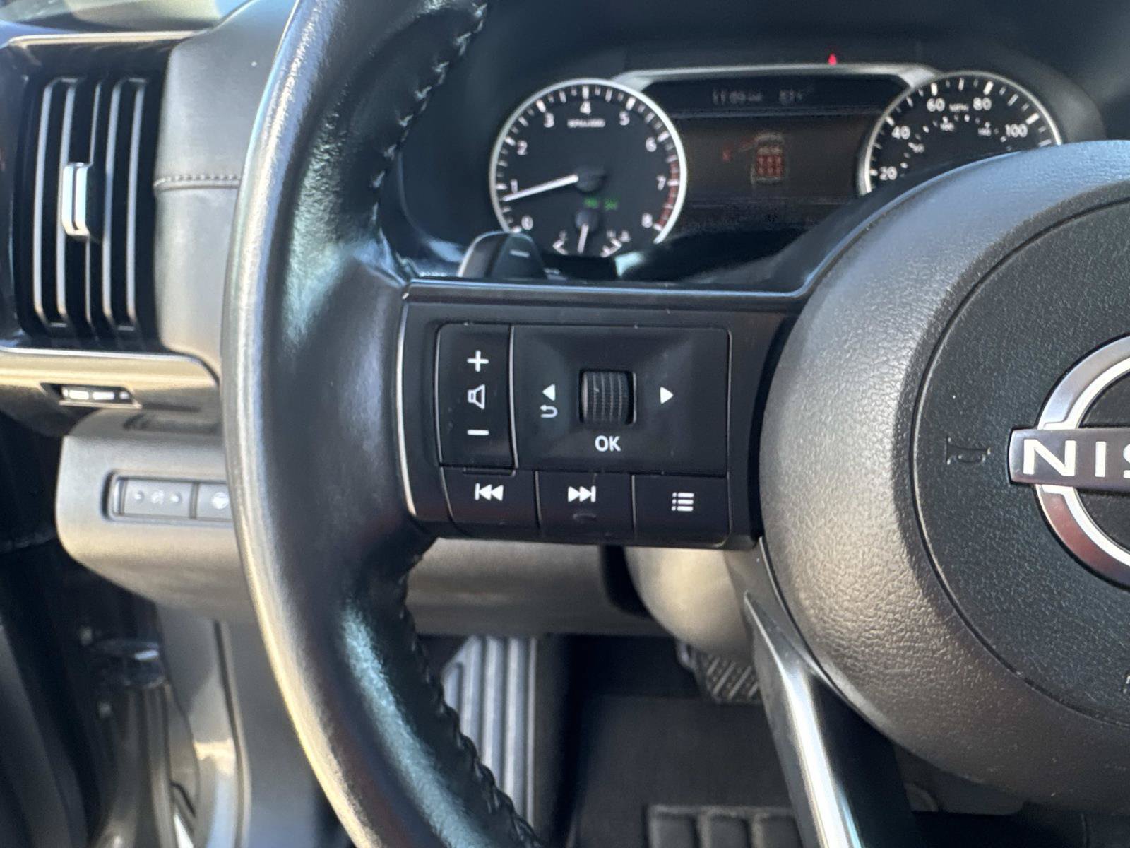 Used 2025 Nissan Pathfinder SV FWD image 22