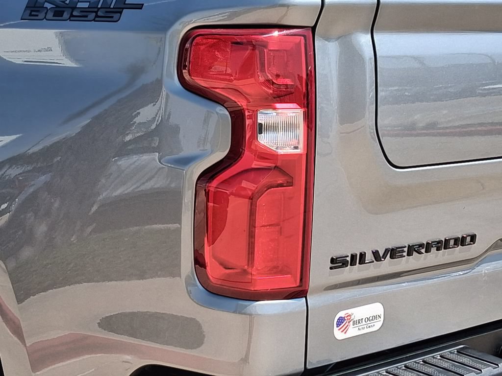 Used 2025 Chevrolet Silverado 1500 LT Trail Boss w/ Convenience Package II AWD/4WD image 9