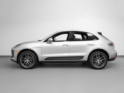 Certified 2025 Porsche Macan image 2