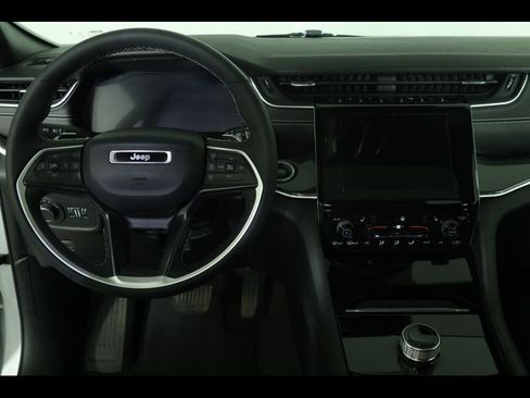 Used 2023 Jeep Grand Cherokee L Laredo image 18