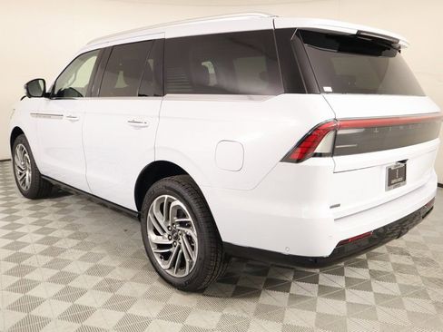 New 2025 Lincoln Navigator Reserve AWD/4WD image 24