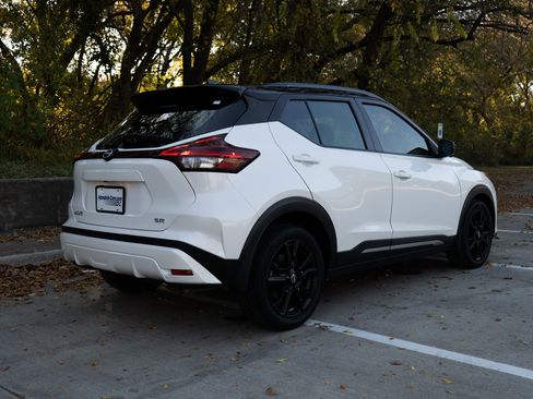 Used 2022 Nissan Kicks SR w/ Interior Electronics Package image 9