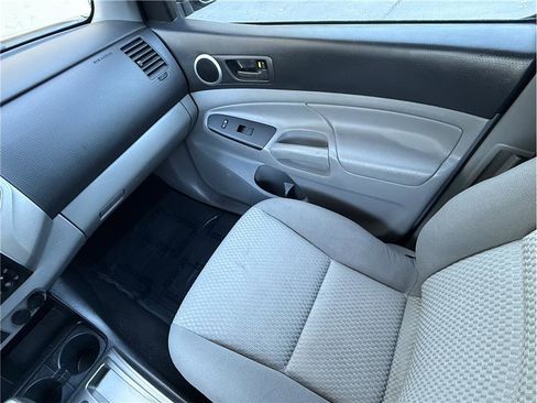 Used 2012 Toyota Tacoma 2WD Access Cab image 12