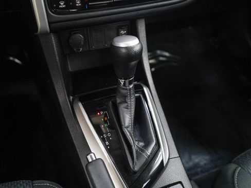 Used 2018 Toyota Corolla LE FWD image 21
