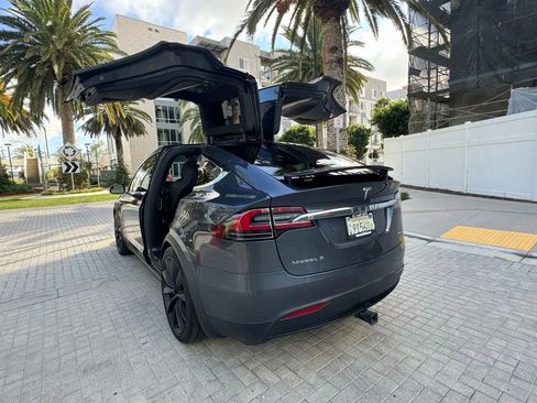 Used 2017 Tesla Model X 75D image 10