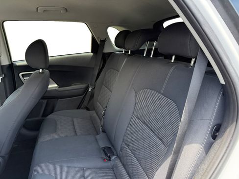 Used 2021 Kia Niro LX FWD image 11