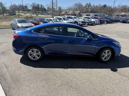 Used 2017 Chevrolet Cruze LT w/ Convenience Package image 6