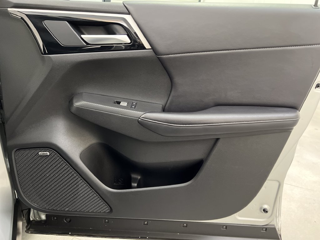 Used 2025 Mitsubishi Outlander SE FWD image 31