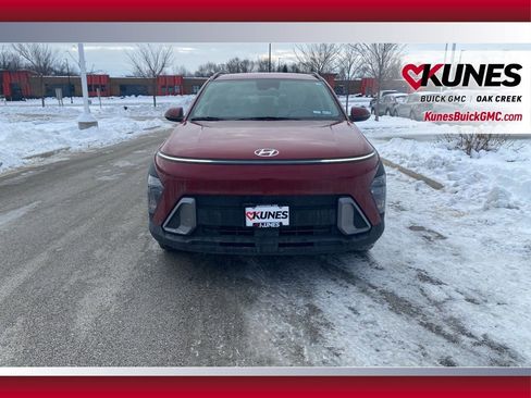 Used 2025 Hyundai Kona SEL image 3