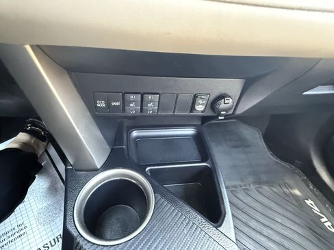 Used 2014 Toyota RAV4 Limited AWD/4WD image 12