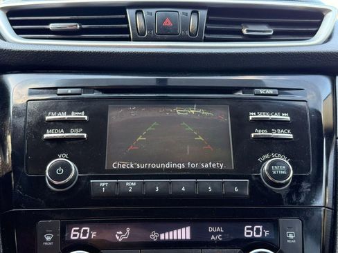 Used 2016 Nissan Rogue SV AWD/4WD image 41