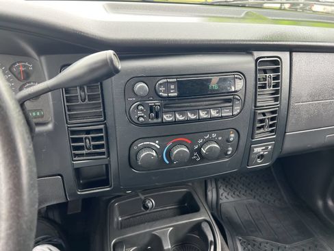 Used 2004 Dodge Dakota Sport w/ Deluxe Convenience Group RWD image 22