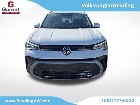 New 2025 Volkswagen Taos SE image 3