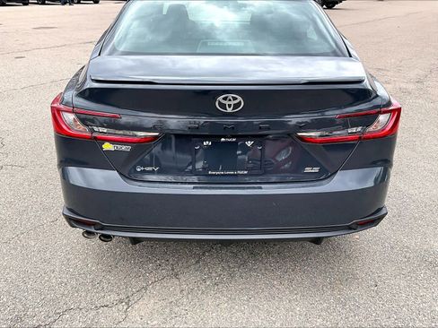 Used 2025 Toyota Camry SE image 7