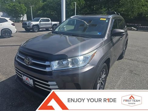 Used 2017 Toyota Highlander XLE image 1