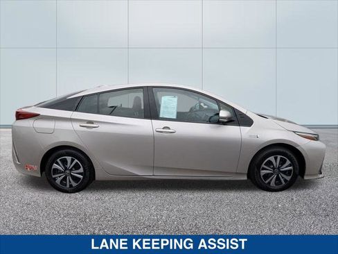 Used 2017 Toyota Prius Prime Premium image 6