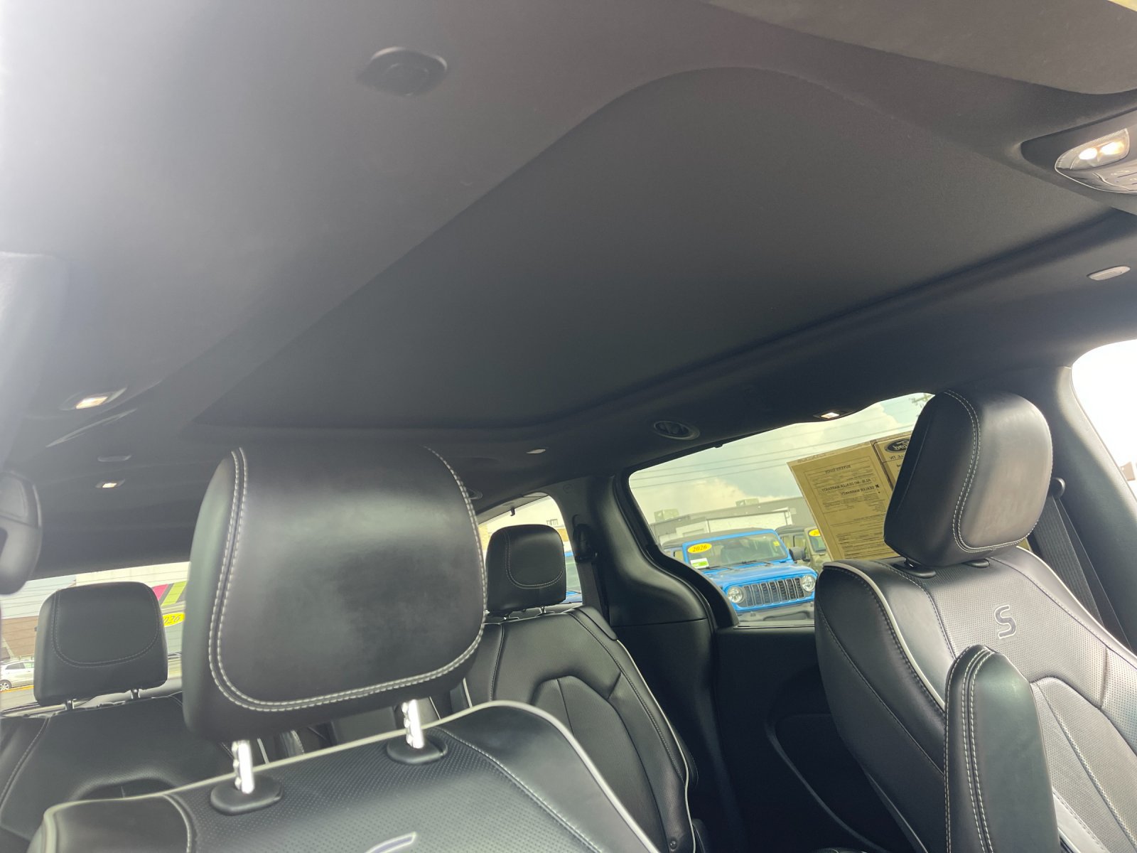 Used 2025 Chrysler Pacifica Limited FWD image 20