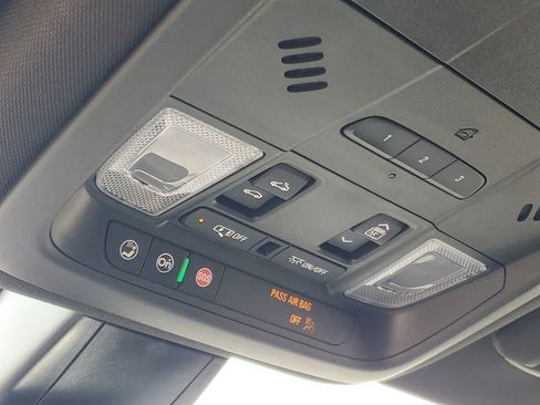 Used 2025 Cadillac XT6 Luxury AWD/4WD image 18