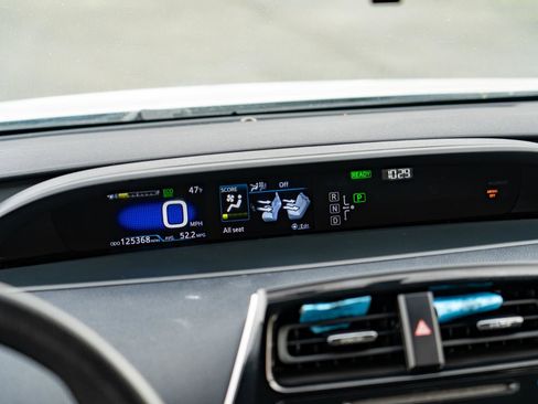 Used 2016 Toyota Prius Two image 18