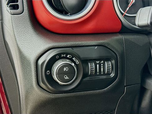 Used 2021 Jeep Gladiator Rubicon w/ Safety Group image 10