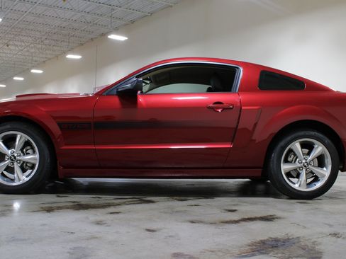 Used 2007 Ford Mustang GT RWD image 4