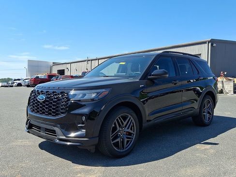 Used 2025 Ford Explorer ST-Line w/ Premium Package AWD/4WD image 3