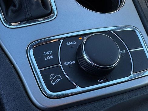 Used 2018 Jeep Grand Cherokee Limited AWD/4WD image 29
