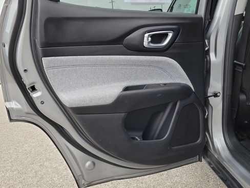 Used 2022 Jeep Compass Latitude w/ Convenience Group image 9