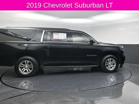 Used 2019 Chevrolet Suburban LT image 4