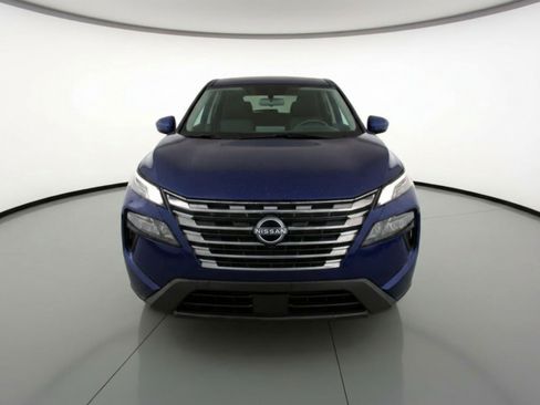 Used 2025 Nissan Rogue SV image 2