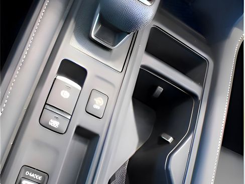 Used 2025 Nissan Pathfinder S image 26