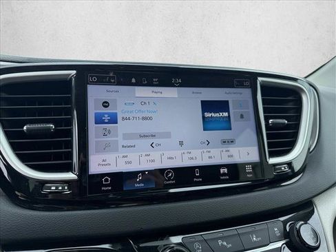 Used 2023 Chrysler Pacifica Touring-L FWD image 14