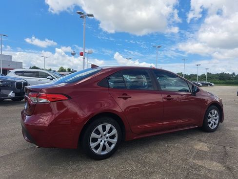Used 2022 Toyota Corolla LE FWD image 5