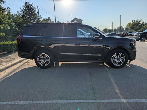 Certified 2025 Ford Expedition Active AWD/4WD image 3