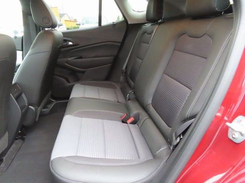 Used 2025 Chevrolet Trax LT w/ Driver Confidence Package FWD image 30